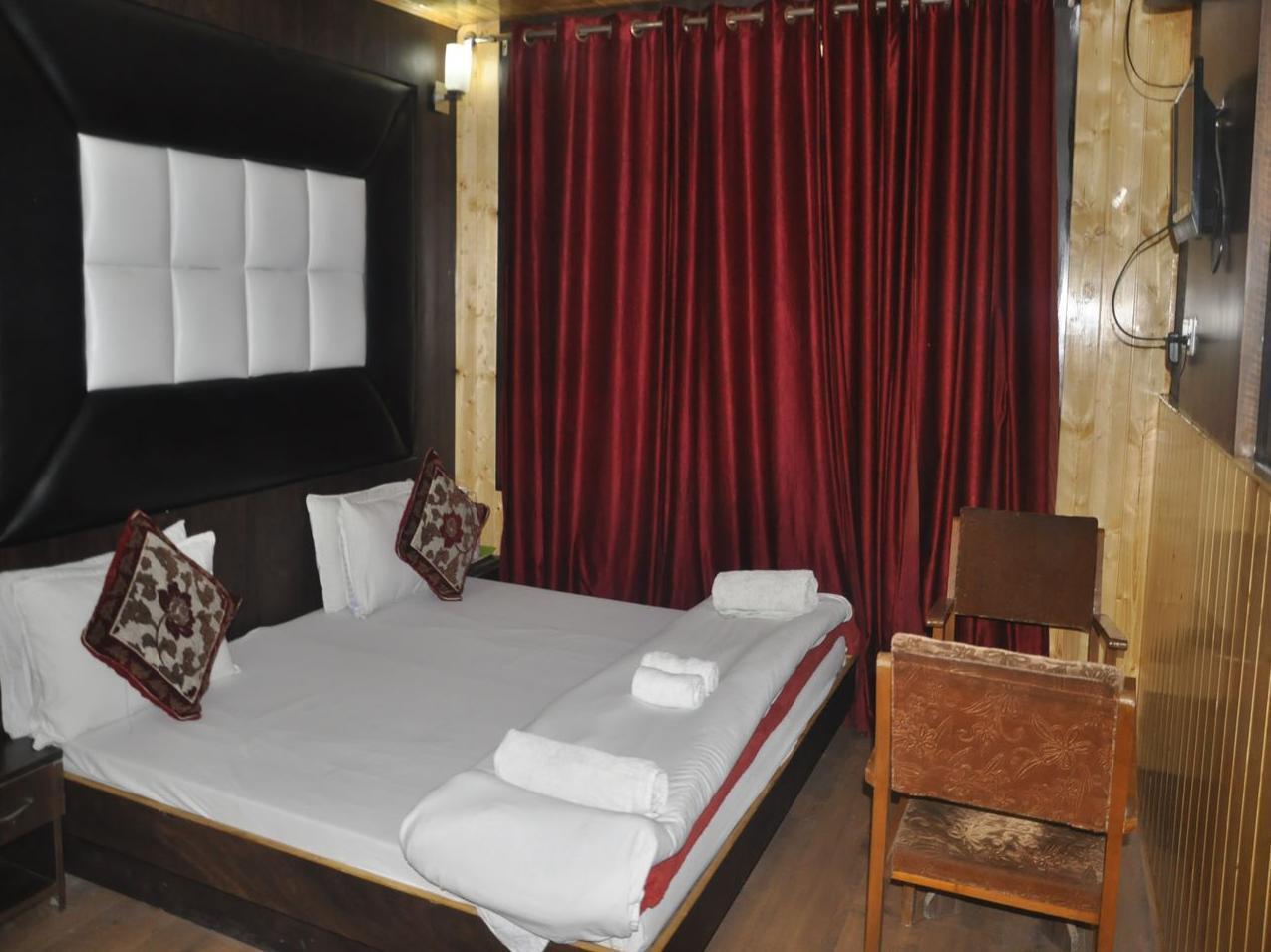 Hotel Azad Durgjan Εξωτερικό φωτογραφία