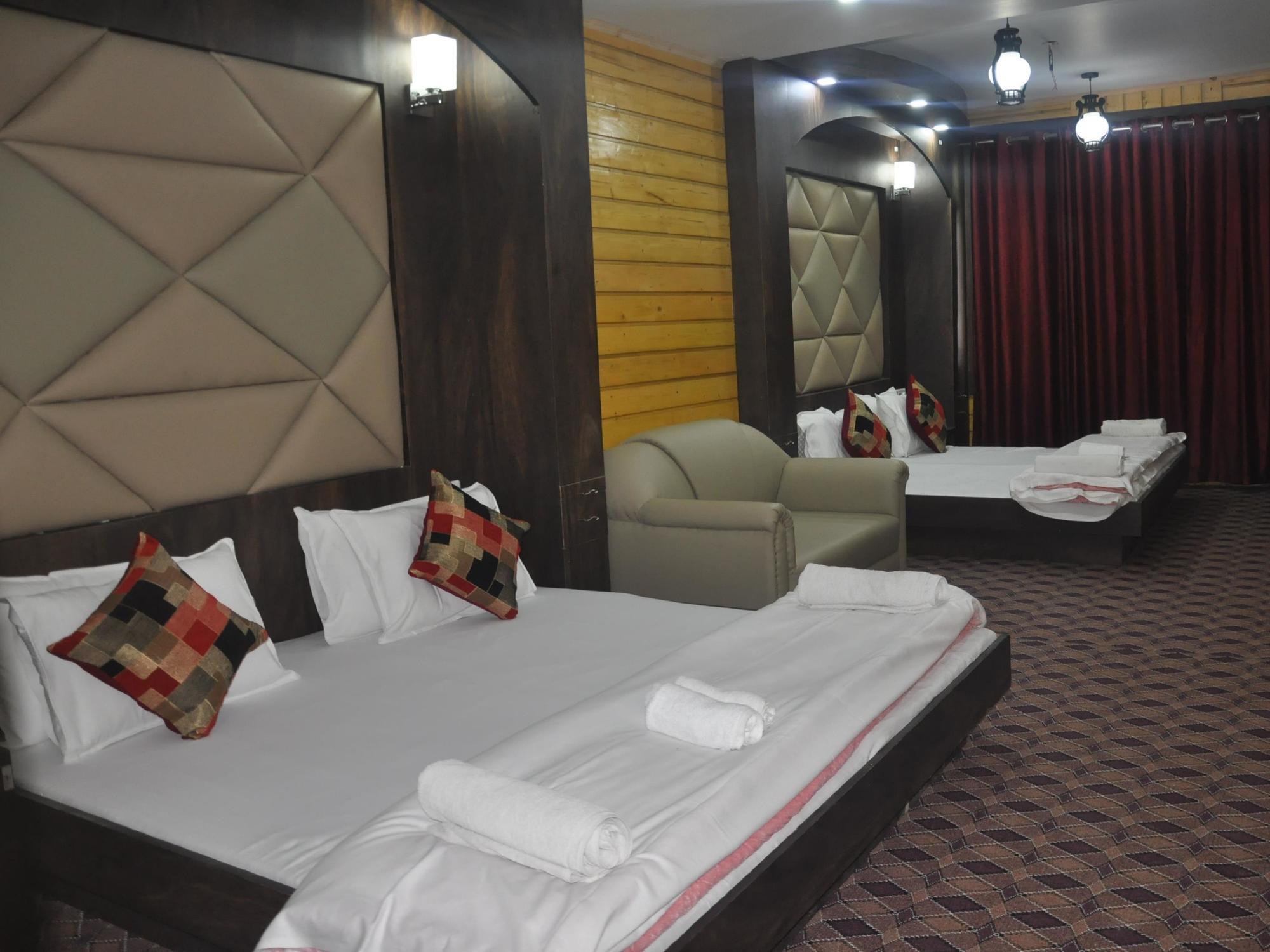 Hotel Azad Durgjan Εξωτερικό φωτογραφία