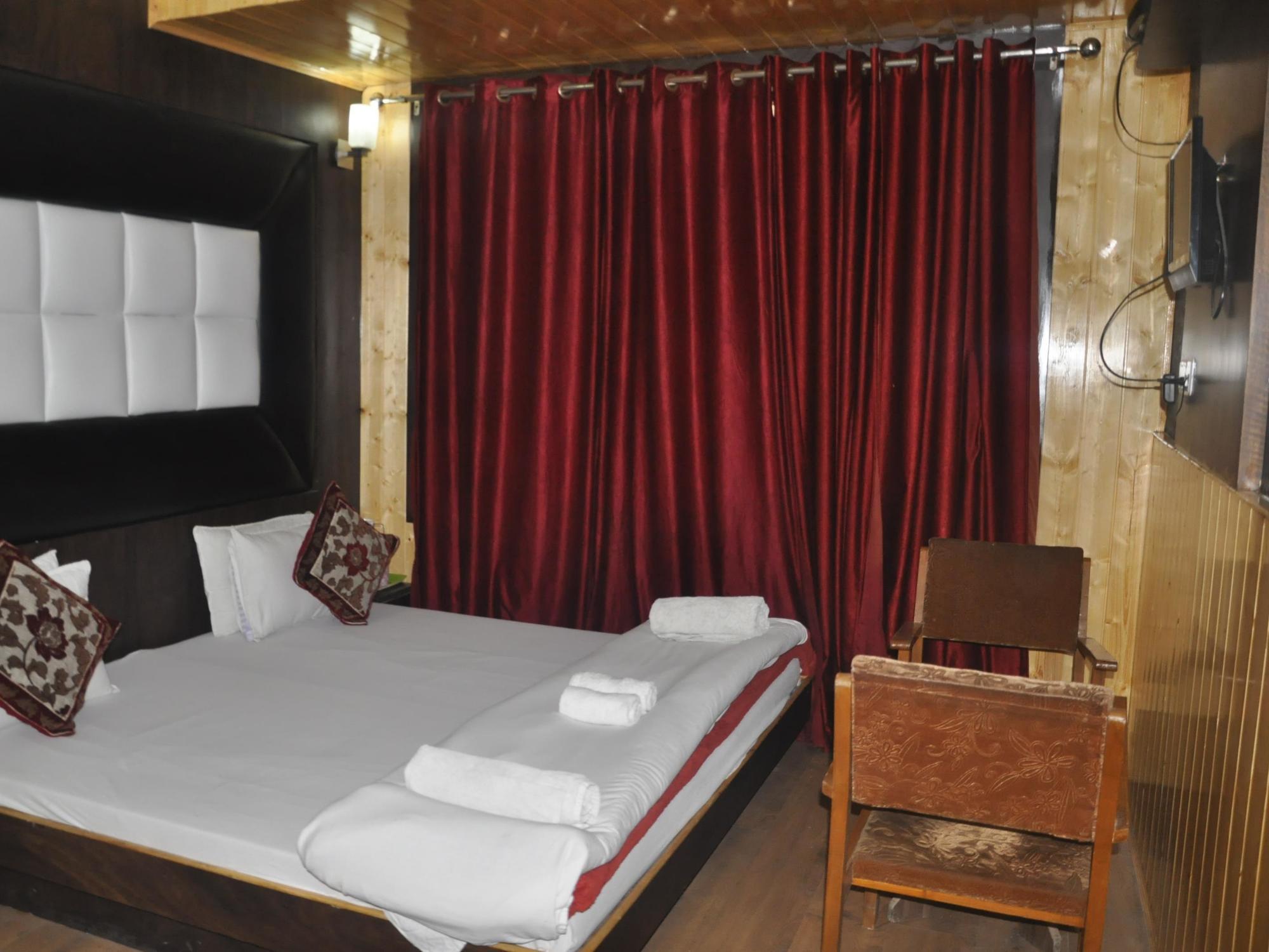 Hotel Azad Durgjan Εξωτερικό φωτογραφία